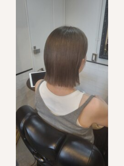 オリーブベージュ/切りっぱなしカット/ボブ　20代　30代　40代